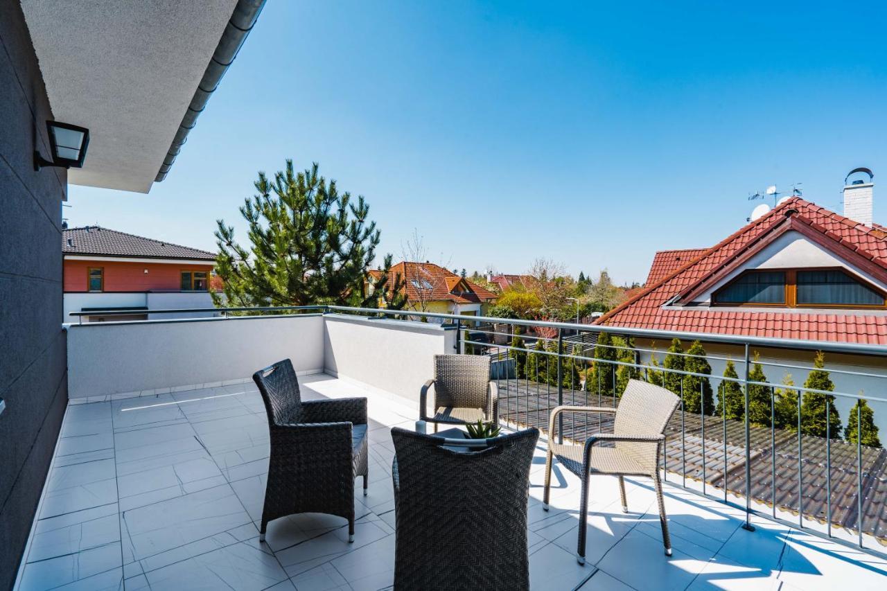 Serenity Prague Villa With Garden Jacuzzi Екстериор снимка